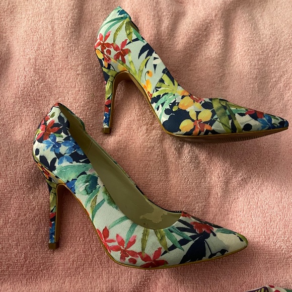 Aldo Pumps size 5 - Picture 3 of 13